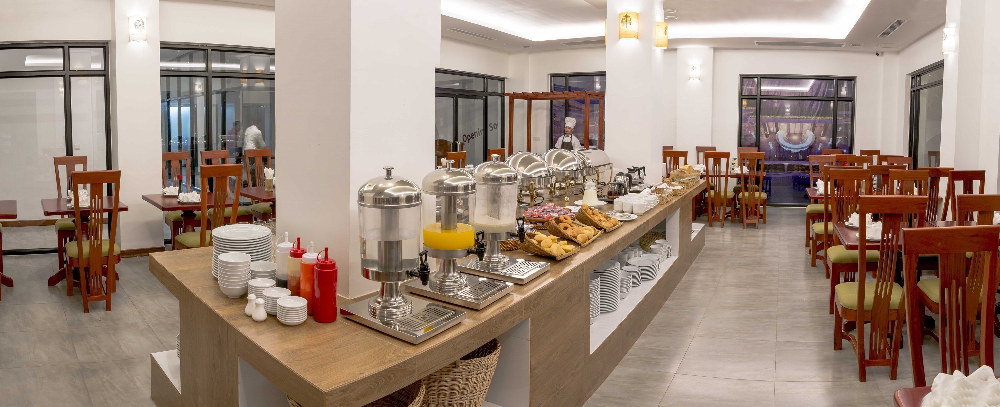 Breakfast, lunch, dinner served; local and international cuisine 