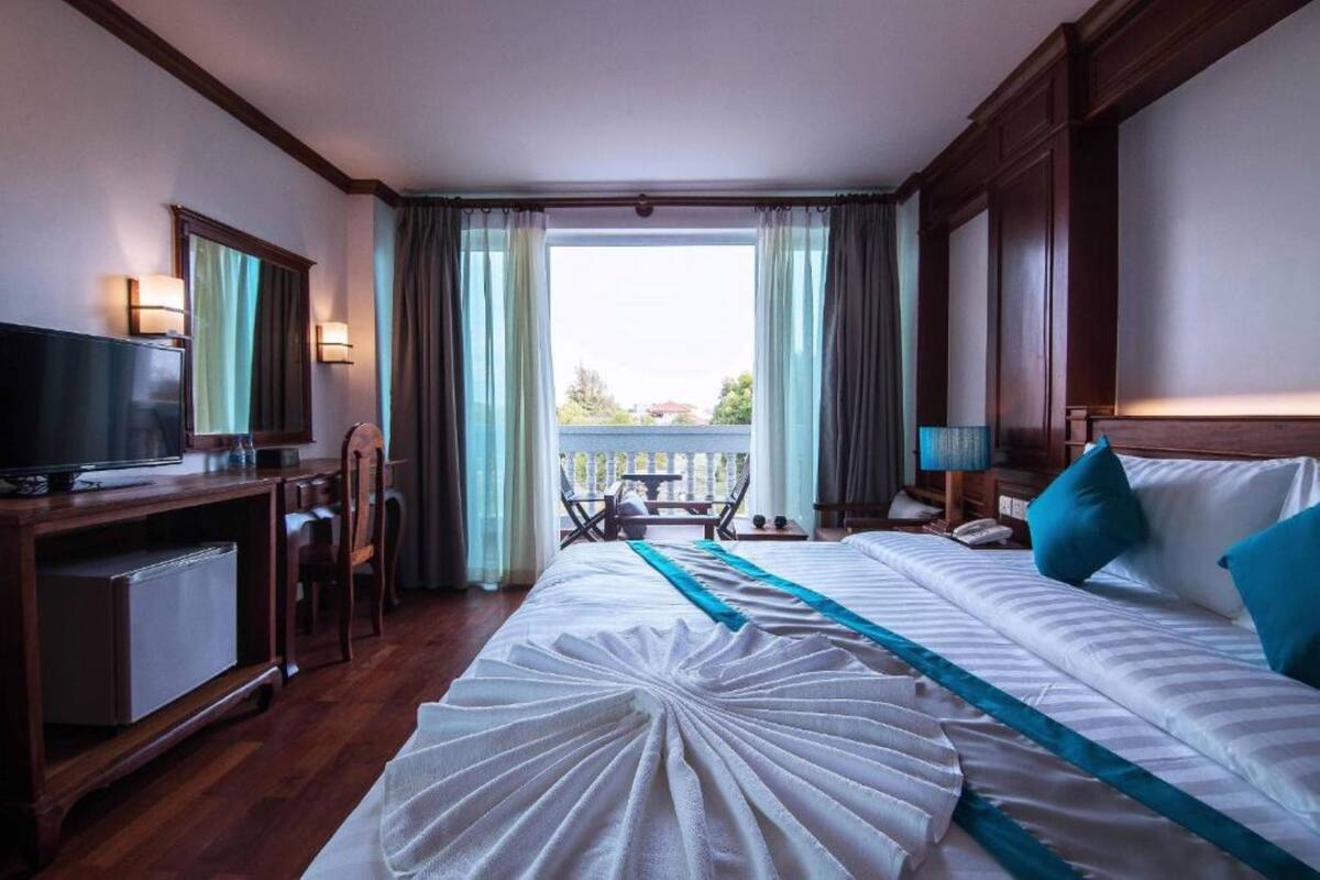 Doppia Deluxe | Minibar, una cassaforte in camera, una scrivania, postazione laptop