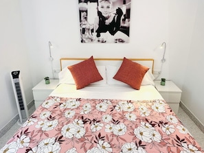 2 bedrooms, travel cot, free WiFi - Cosy apartment for 4 guests with WIFI, pool, TV and terrace (Torroella De Montgrí)