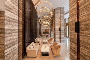 Lobby sitting area - Yangon Thanlwin Hotel (Yangon)