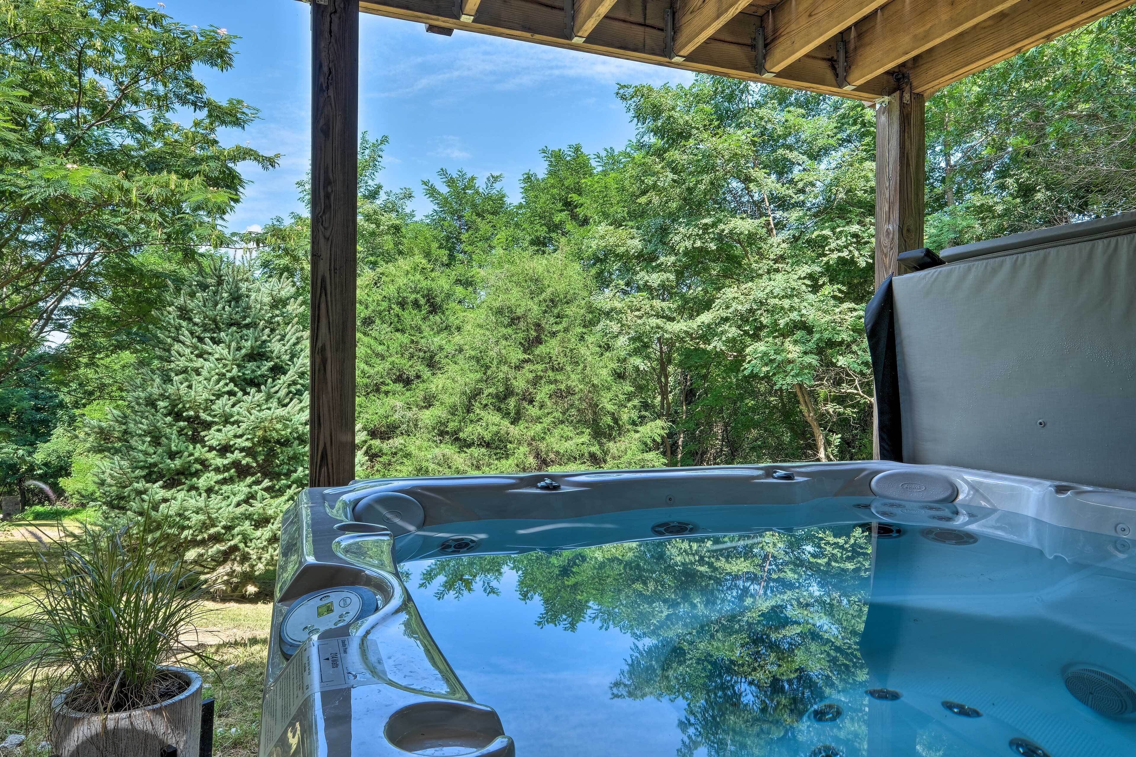 Outdoor spa tub