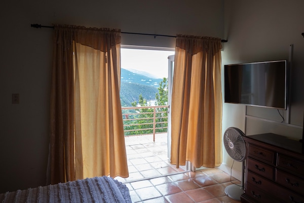 4 Schlafzimmer, BĂŒgeleisen/BĂŒgelbrett, WLAN, BettwĂ€sche