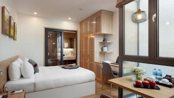 Deluxe Double Room | 1 bedroom, minibar, in-room safe, desk
