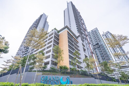 OYO Home 89720 Marvelous 1brGrand Medini
