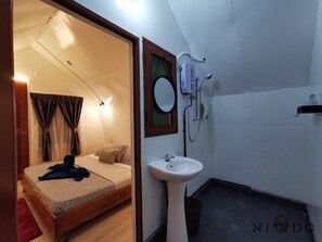 Standard Room, Private Bathroom | Blackout drapes, bed sheets