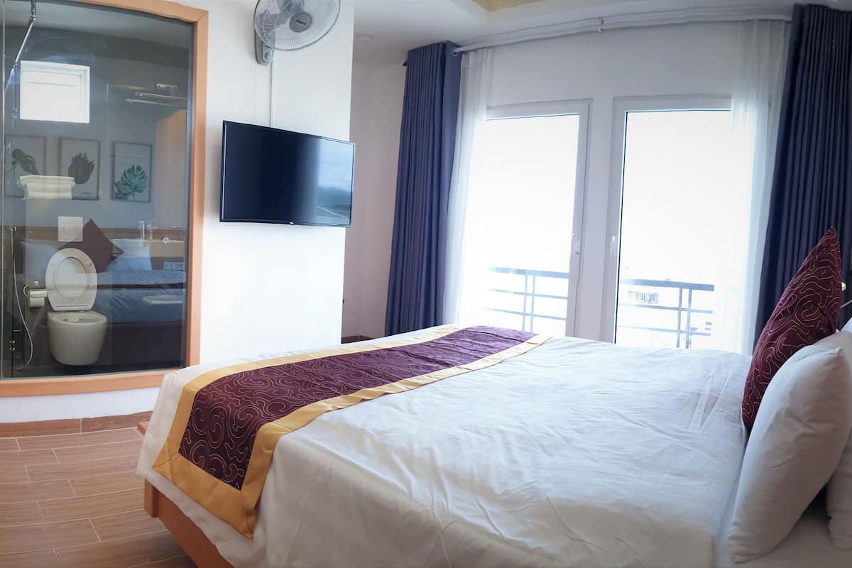 Deluxe Double Room | Memory foam beds, free WiFi