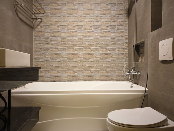 Bathroom - Mia Hotel (Quy Nhon)