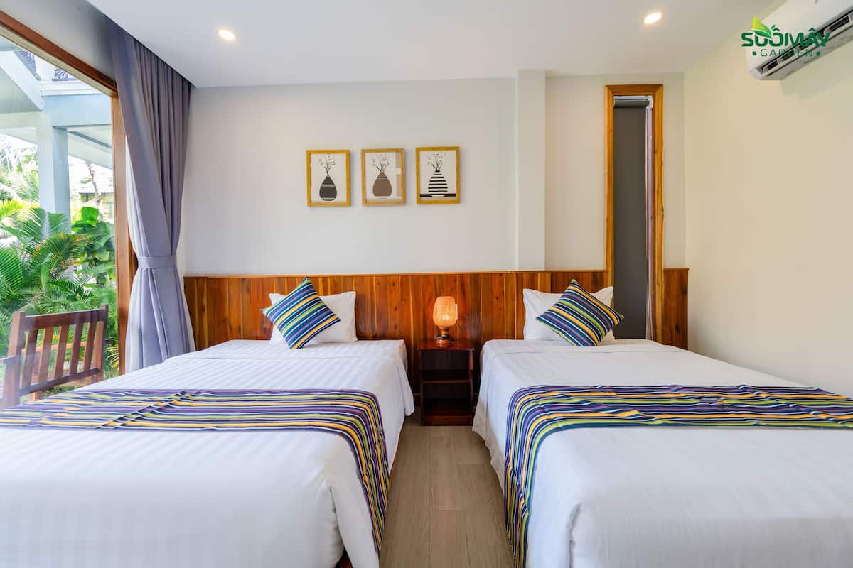 Deluxe Twin Pool View | Minibar, bàn, phòng cách âm, truy cập Internet không dây miễn phí 