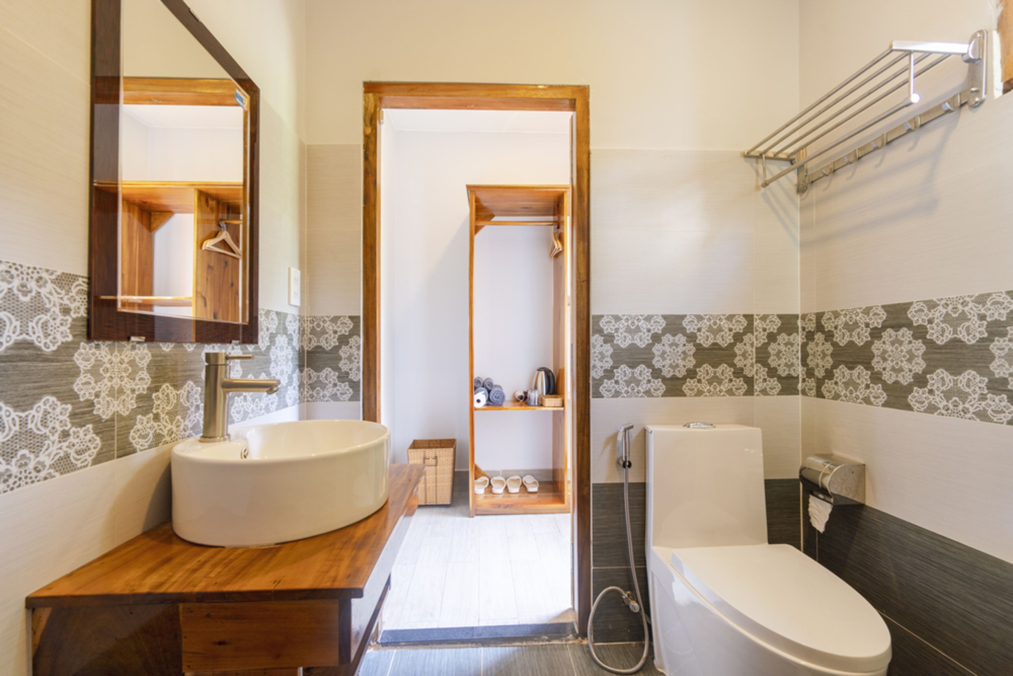 minibar, desk, soundproofing, free wifi