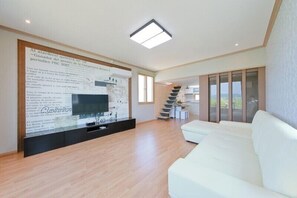 Duplex (1-201) | Living area - JNJ Village (Suncheon)