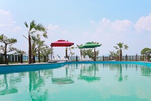 Seasonal outdoor pool, open 3:00 PM to 8:00 PM, pool umbrellas - JNJ Village (Suncheon)