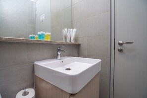 Classic Room | Bathroom