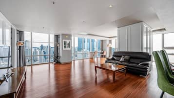 ๋ก์ด ์ค์ํธ, ์นจ๋(์ฌ๋ฌ ๊ฐ), ๋ฐ๋ค ์ ๋ง | ๊ฐ๊ฐ ๋ค๋ฅธ ์คํ์ผ์ ์ธํ
๋ฆฌ์ด, ๊ฐ๊ฐ ๋ค๋ฅด๊ฒ ๊ฐ๊ตฌ ๋น์น, ๋
ธํธ๋ถ ์์
๊ณต๊ฐ, ์๋ง ์ปคํผ