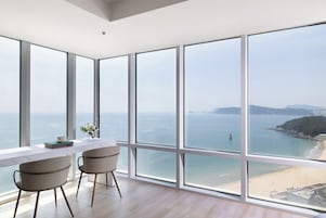 Corner Suite Ocean View | Individually decorated, individually furnished, laptop workspace