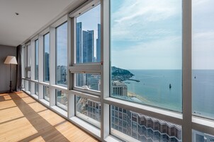 Suite Royal, varias camas, vistas al mar | Vistas desde la habitación