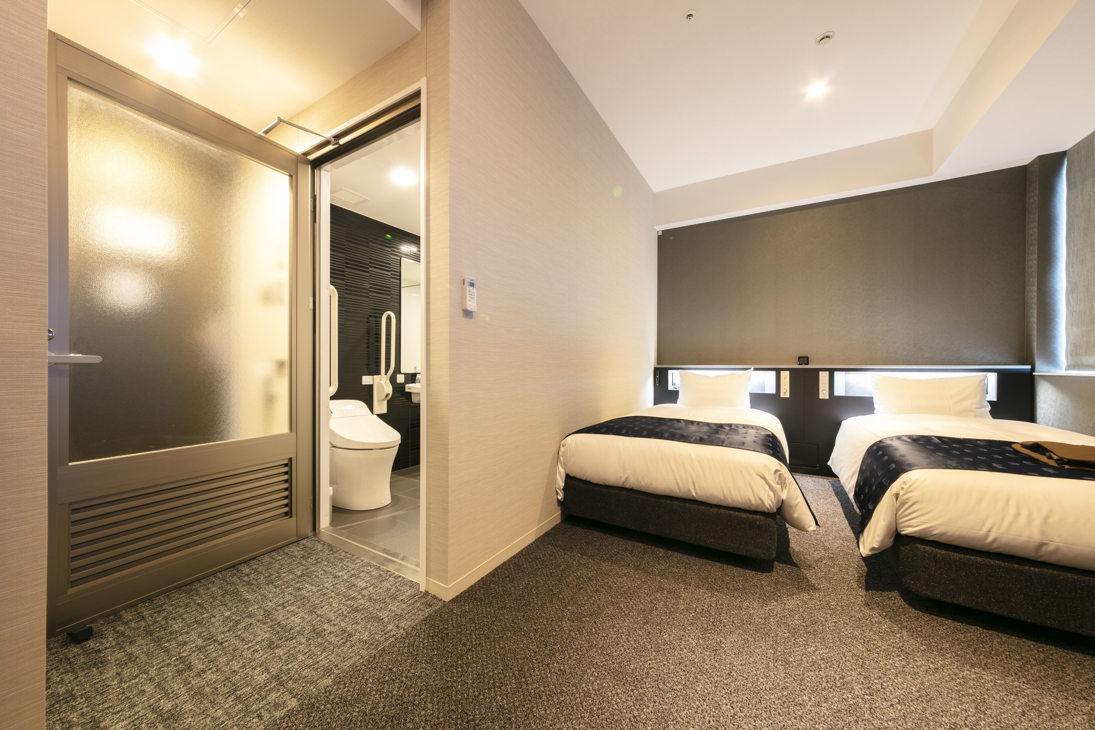 universal room | 1 bedroom, down duvets, in-room safe, blackout curtains