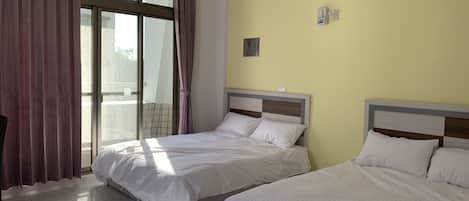 Double Room (301) | Free WiFi, bed sheets