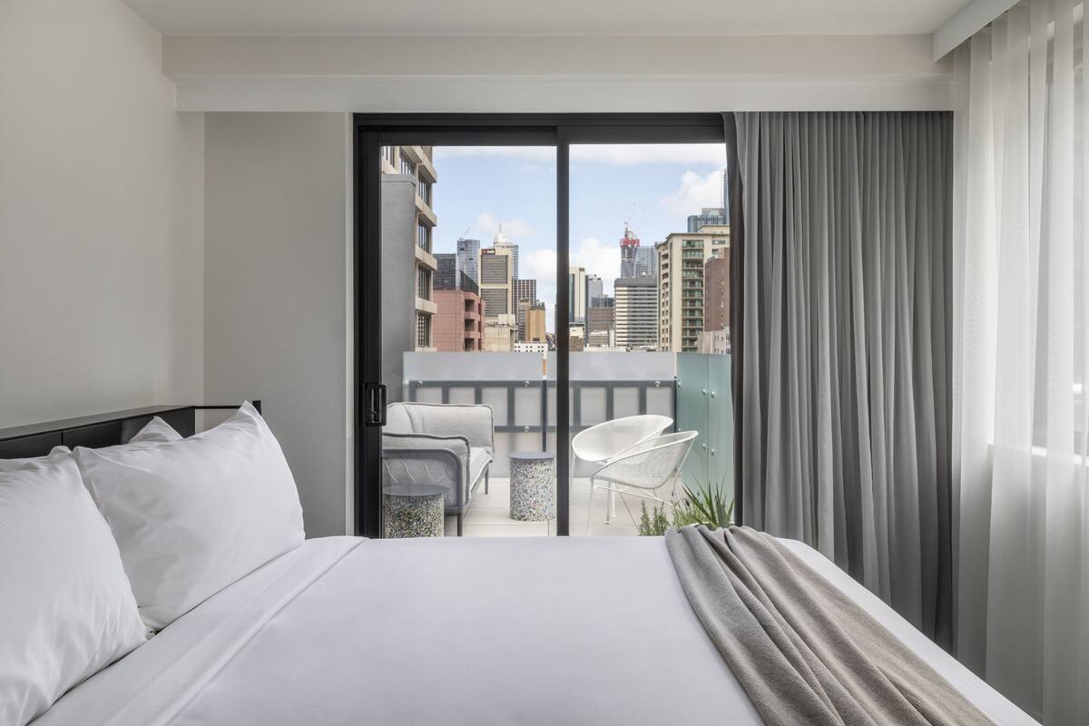 Two Bedroom Penthouse Suite - includes hosted hour with free drinks and WiFi | 迷你吧、客房內保險箱、書桌、筆電工作空間