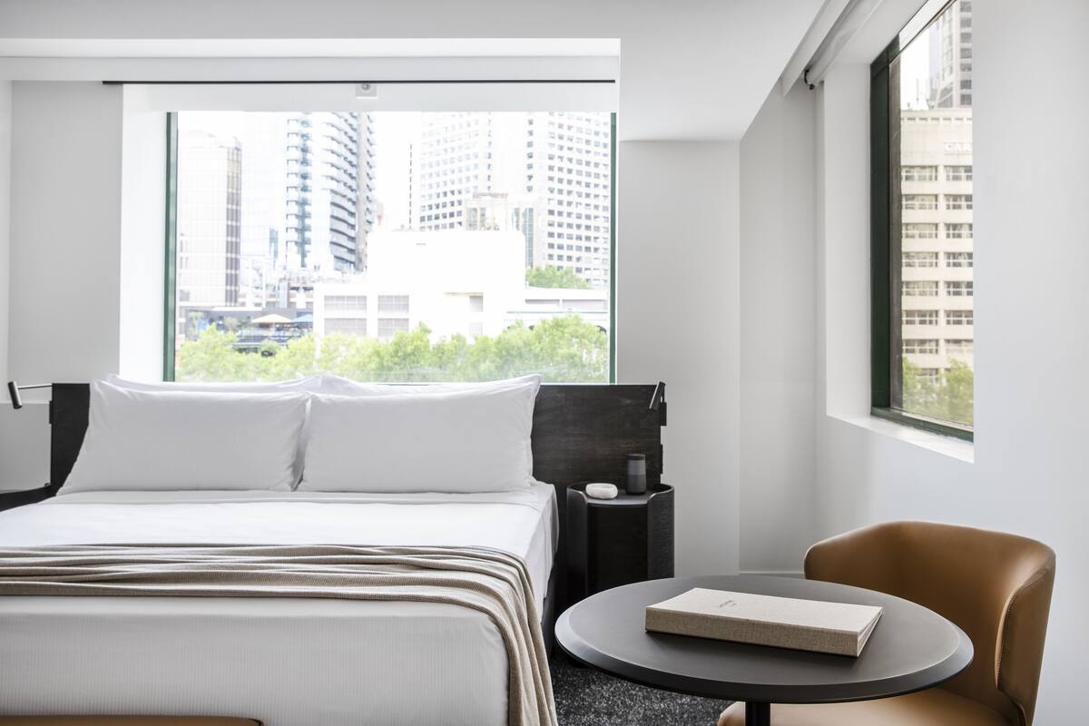 Lancemore Premium King Room - includes hosted hour with free drinks and WiFi | 迷你吧、客房內保險箱、書桌、筆電工作空間
