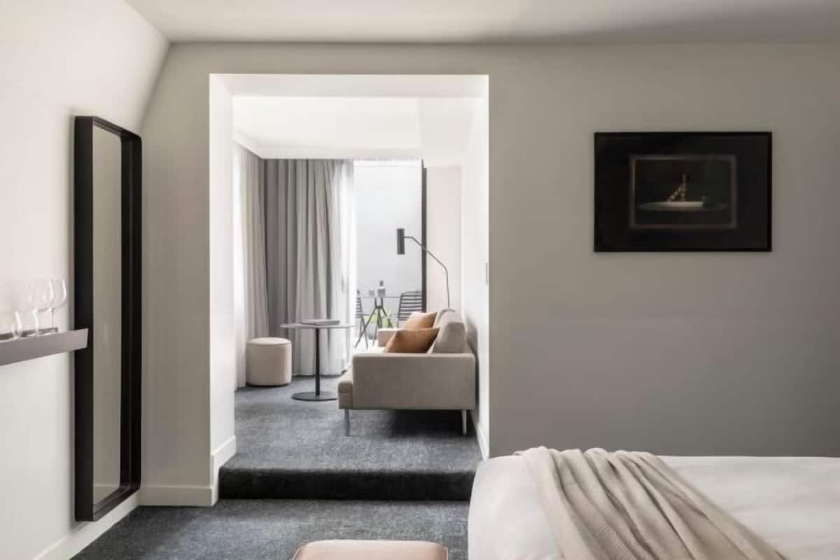 Een minibar, een kluis op de kamer, individueel gedecoreerd