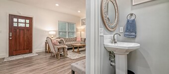 Serenity House-2 Ensuites Walk Silos Restaurants Baylor McLane w/Secure Parking