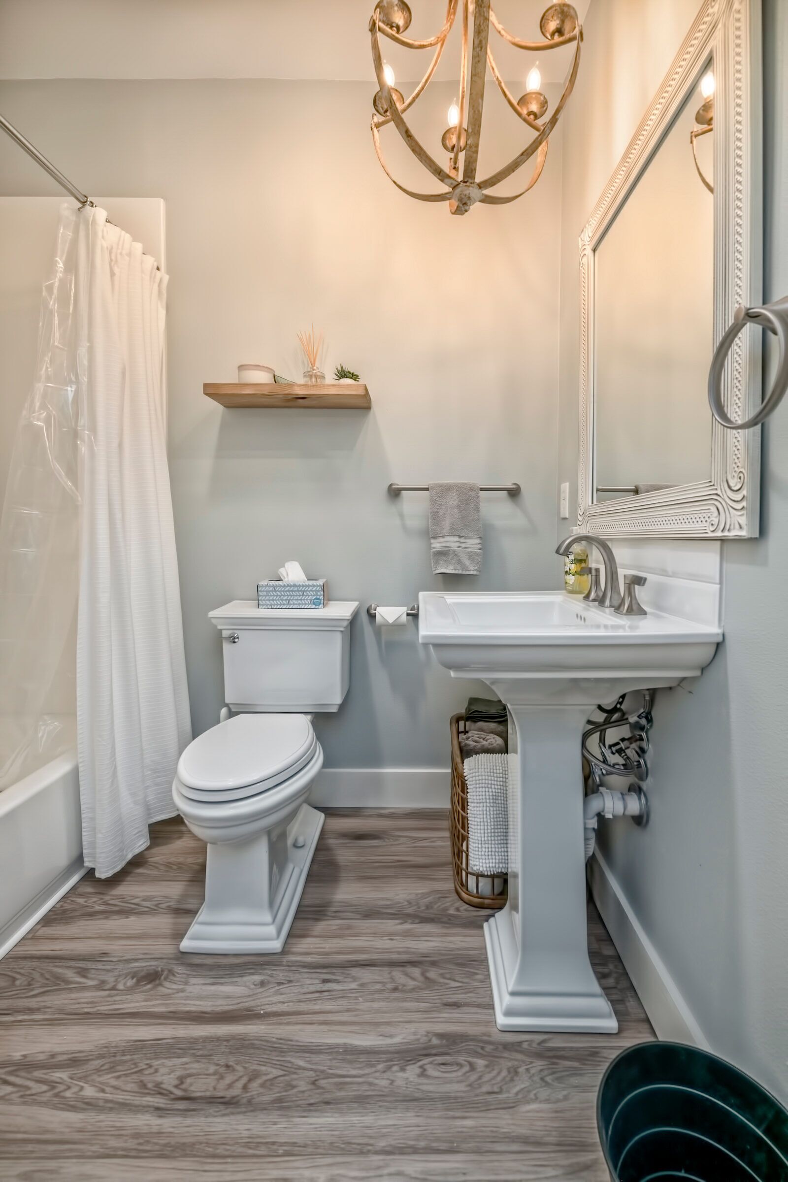 Combined shower/bathtub, hair dryer, towels, soap