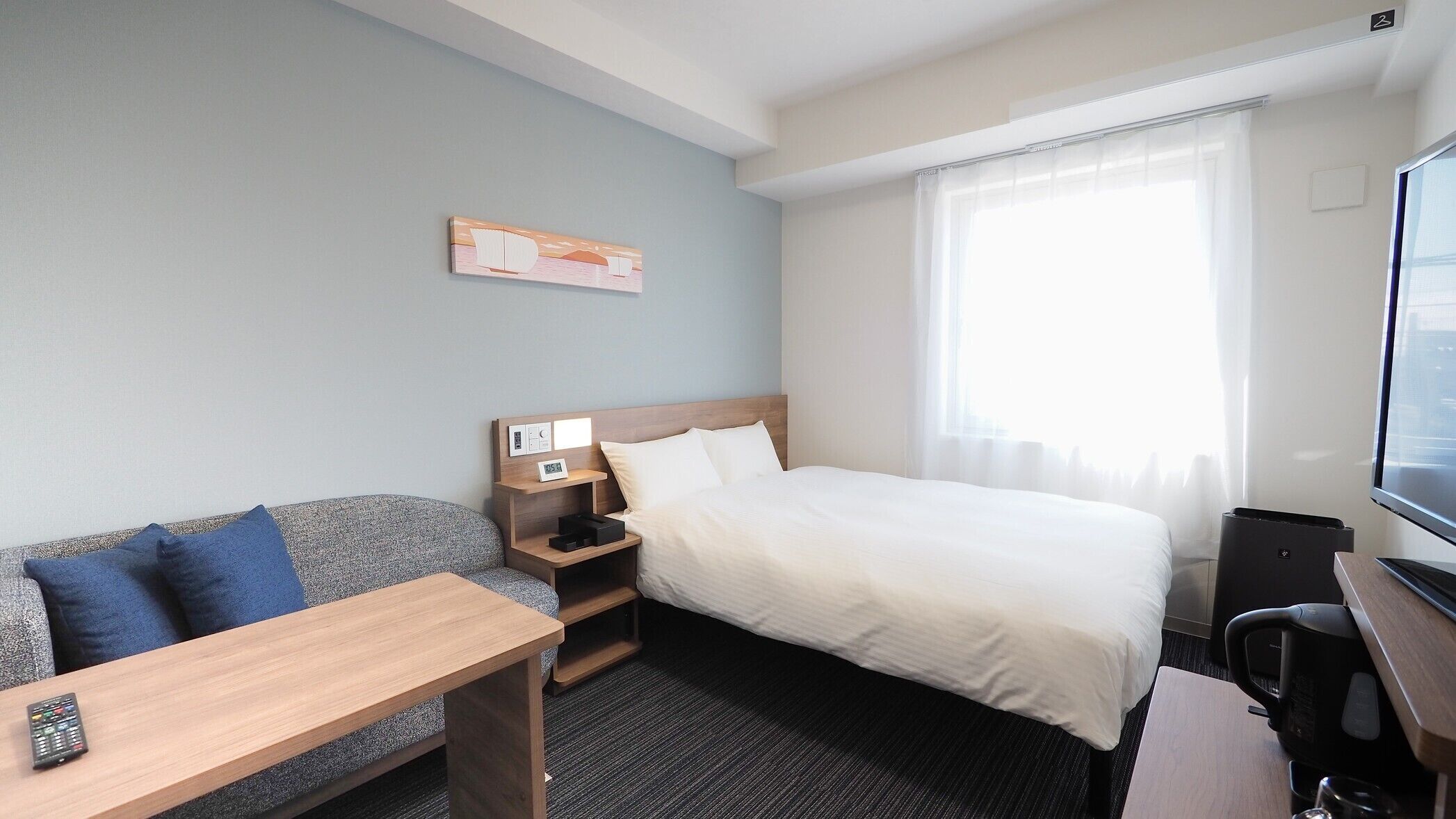Down comforters, in-room safe, blackout drapes, free WiFi