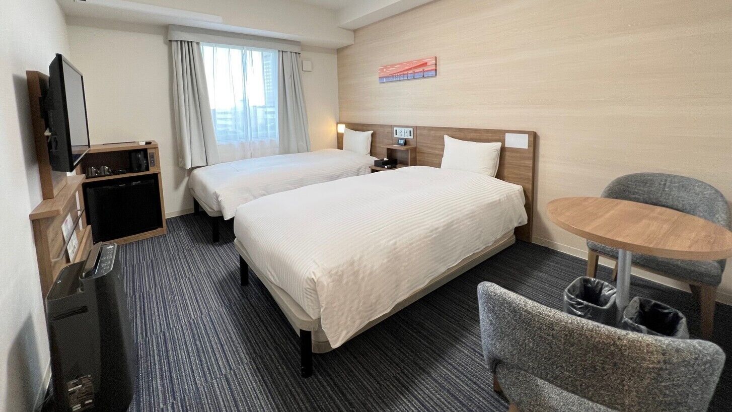 Down comforters, in-room safe, blackout drapes, free WiFi