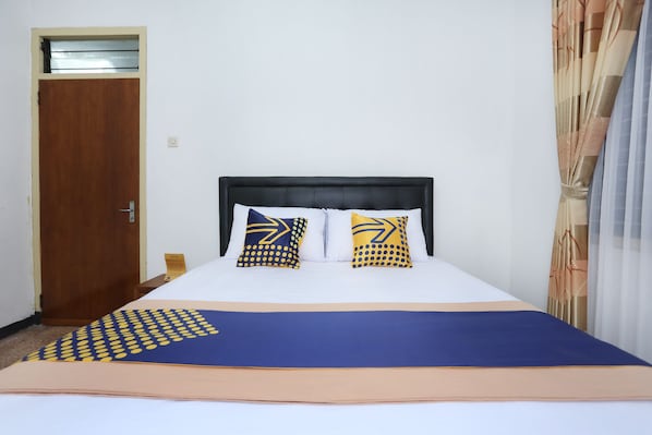 Basic Double Room | Free WiFi, bed sheets