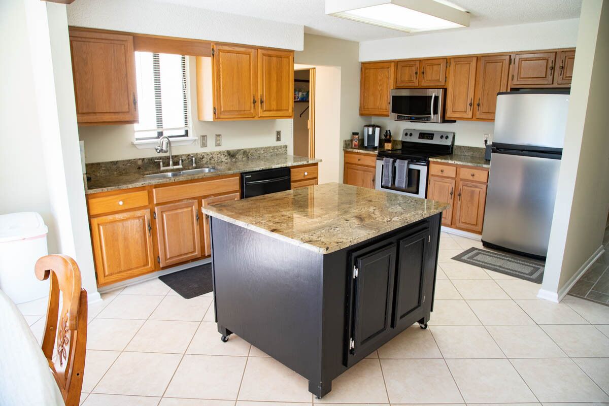 Fridge, microwave, dishwasher, coffee/tea maker