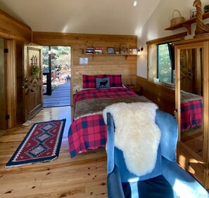 Free WiFi, bed sheets - Top of the Mountain Cabin on 40 acres with Amazing Views (Julian)