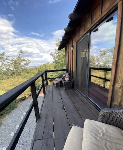 Private 40-acre Top of the Mountain Cabin with Stunning Panoramic Views, Deck