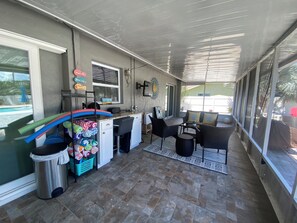 Children's area - large property -open Floor plan, great location heated salt water pool  (Fort Myers)