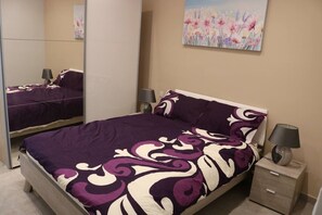 1 habitación, tabla de planchar con plancha, wifi y ropa de cama 