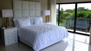4 bedrooms, desk, iron/ironing board