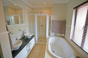 Bathroom shower - Sagewood, Zimbali Coastal Resort - 5 Bedroom Home (Ballito)