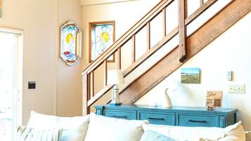 Smart TV, fireplace, Netflix, books