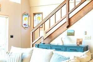 Una Smart TV, una chimenea, Netflix, libros