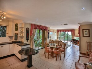 Private kitchen - Milkwood, 3 Bedroom, 3 Bathroom Home, Zimbali Coastal Resorts (Ballito)