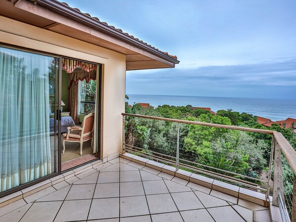 Balcony - Milkwood, 3 Bedroom, 3 Bathroom Home, Zimbali Coastal Resorts (Ballito)