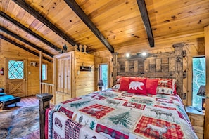 3 bedrooms, desk, iron/ironing board, internet
