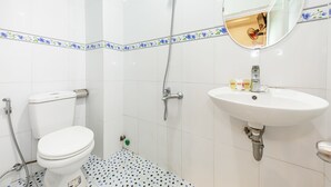 A bathroom with a toilet, a sink, and a shower. - Hoa Giay Hotel (Nha Trang)