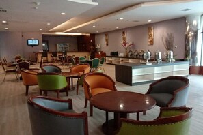 Breakfast, lunch and dinner served - Hotel Zia Sanno Jakarta - Pluit (Jakarta)