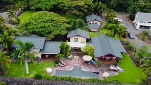 A residential property with a swimming pool, multiple houses, and lush greenery. - The “Promise Tree” is a great family  gathering place in Kailua Kona! (Kailua-Kona)