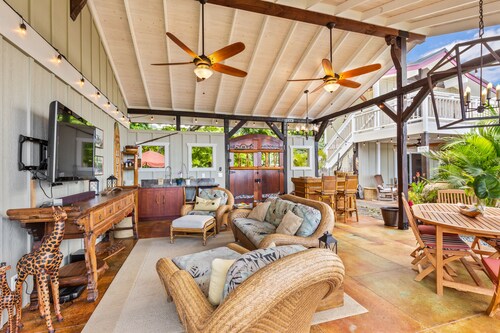 The “Promise Tree” is a great family  gathering place in Kailua Kona!