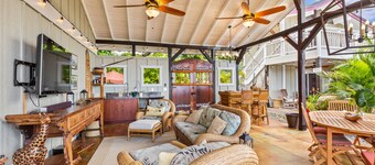 The “Promise Tree” is a great family  gathering place in Kailua Kona!