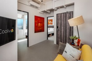 In-room safe, laptop workspace, blackout curtains, iron/ironing board - Cooliv Waterfront (Singapore)