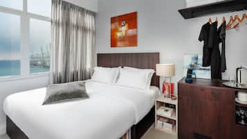 1 dormitorio, caja fuerte, espacio para trabajar con un portátil