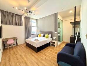Premier Room, 1 Bedroom | In-room safe, laptop workspace, blackout curtains, iron/ironing board