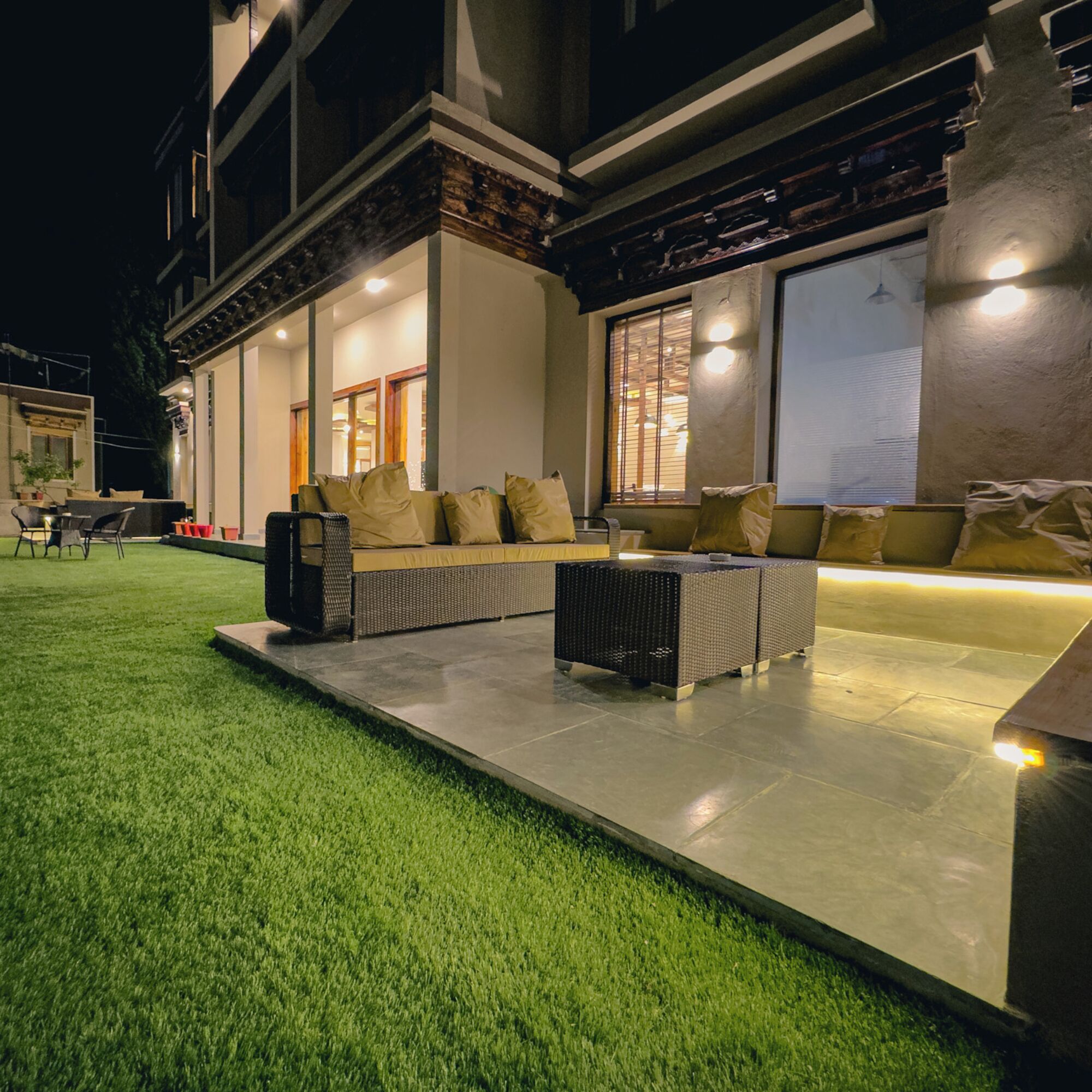 المنشأة من الخارج